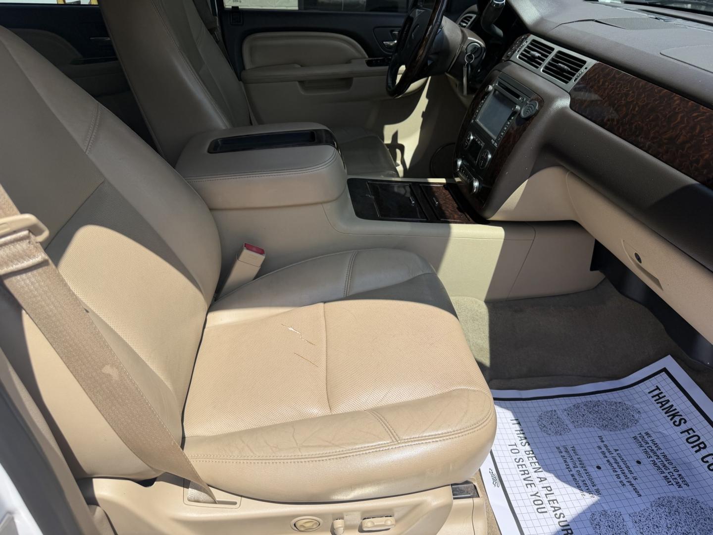 2013 WHITE GMC YUKON XL DENALI (1GKS2MEF2DR) , located at 922 W. Beacon St., Philadelphia, MS, 39350, (601) 650-3675, 32.770447, -89.127151- Photo#10