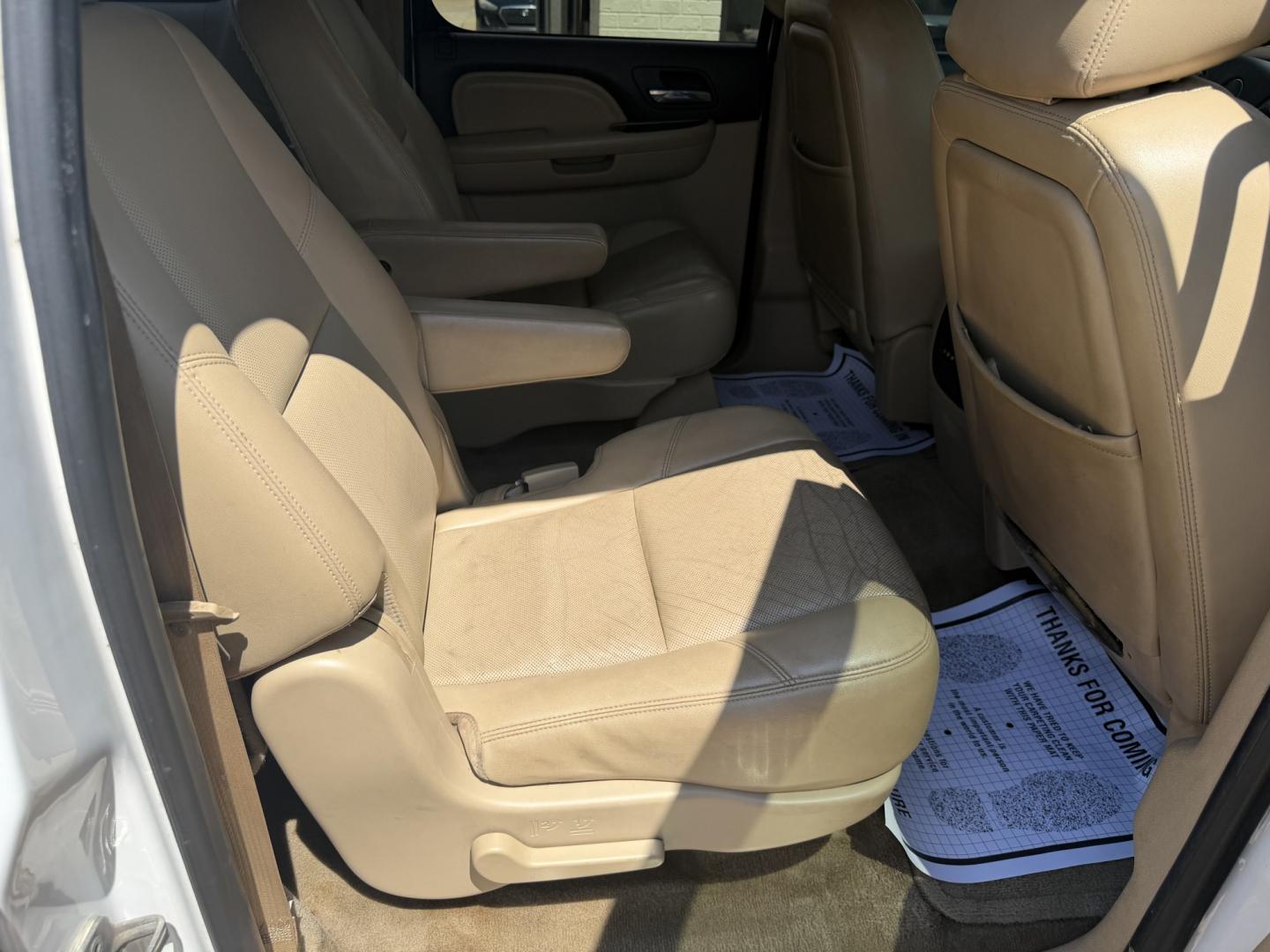 2013 WHITE GMC YUKON XL DENALI (1GKS2MEF2DR) , located at 922 W. Beacon St., Philadelphia, MS, 39350, (601) 650-3675, 32.770447, -89.127151- Photo#14