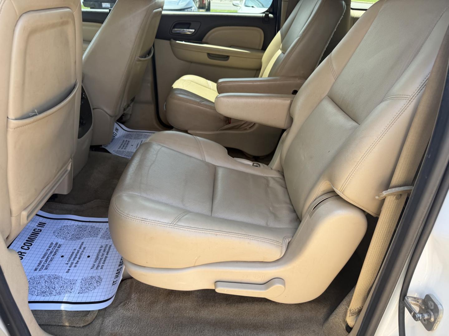 2013 WHITE GMC YUKON XL DENALI (1GKS2MEF2DR) , located at 922 W. Beacon St., Philadelphia, MS, 39350, (601) 650-3675, 32.770447, -89.127151- Photo#13