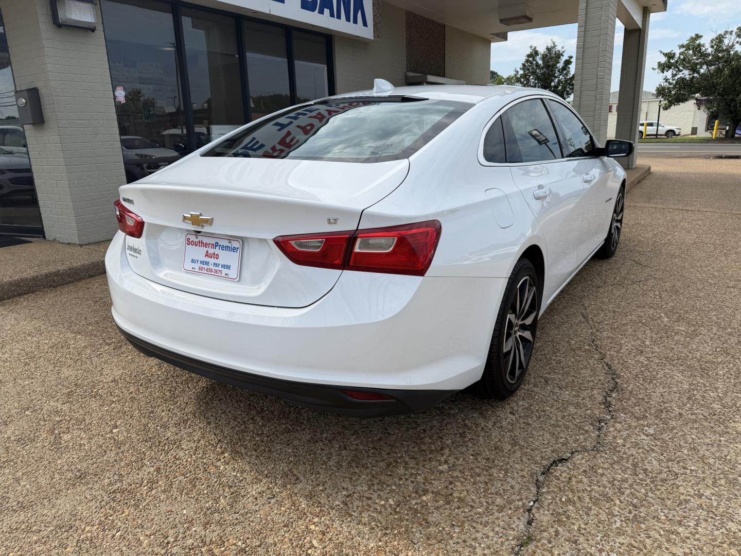 2016 WHITE CHEVROLET MALIBU LT (1LT) (1G1ZE5ST3GF) , located at 922 W. Beacon St., Philadelphia, MS, 39350, (601) 650-3675, 32.770447, -89.127151- Photo#5