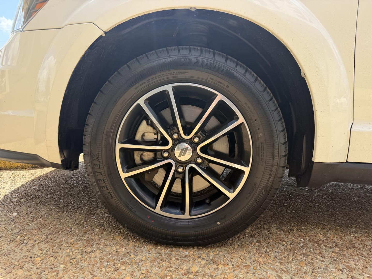 2017 WHITE DODGE JOURNEY SE (3C4PDCAB9HT) , located at 922 W. Beacon St., Philadelphia, MS, 39350, (601) 650-3675, 32.770447, -89.127151- Photo#7