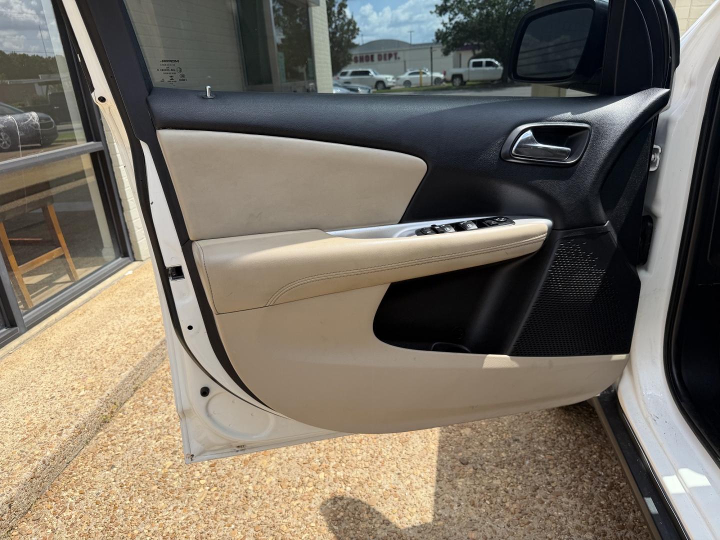 2017 WHITE DODGE JOURNEY SE (3C4PDCAB9HT) , located at 922 W. Beacon St., Philadelphia, MS, 39350, (601) 650-3675, 32.770447, -89.127151- Photo#8
