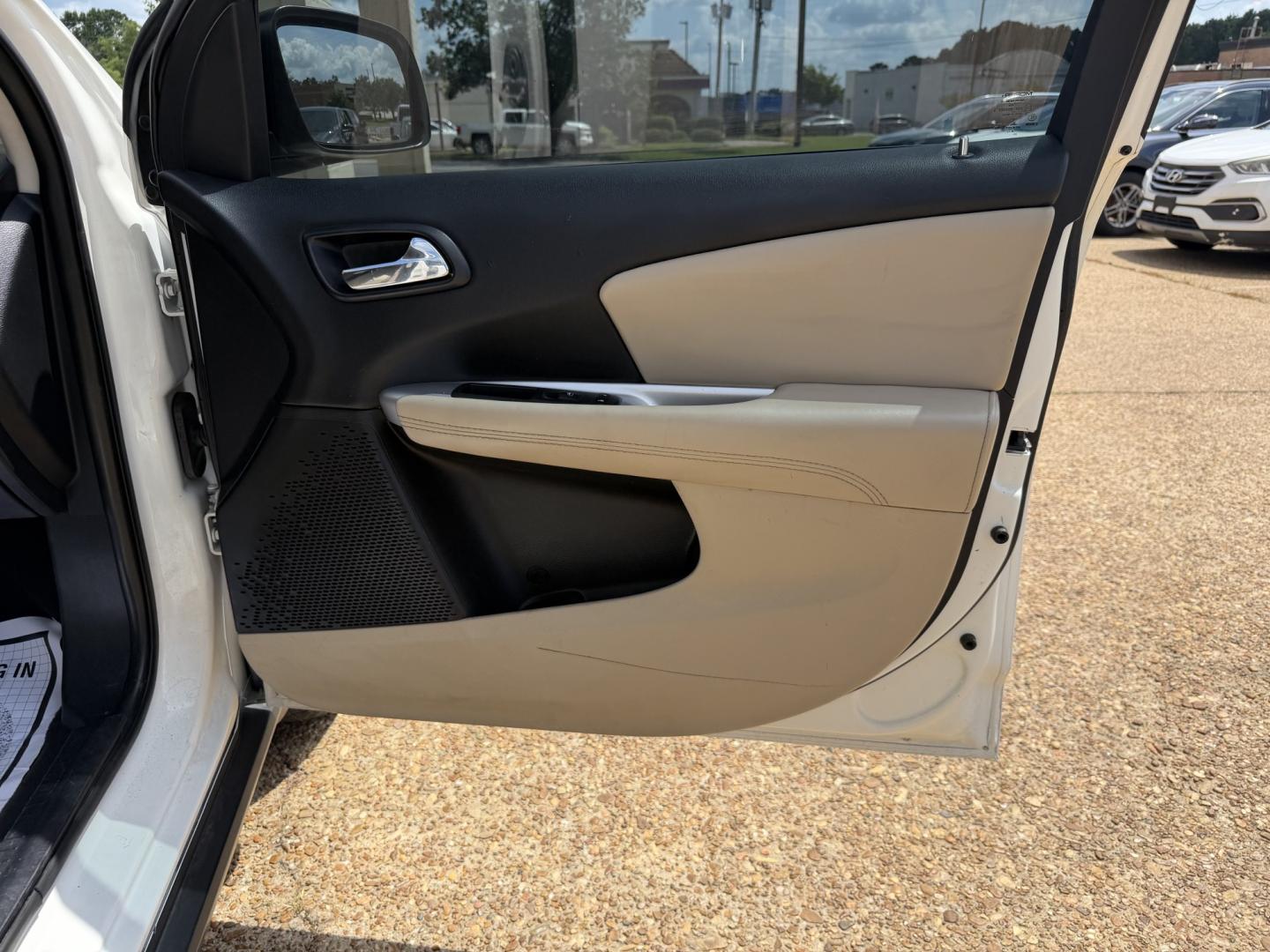 2017 WHITE DODGE JOURNEY SE (3C4PDCAB9HT) , located at 922 W. Beacon St., Philadelphia, MS, 39350, (601) 650-3675, 32.770447, -89.127151- Photo#11