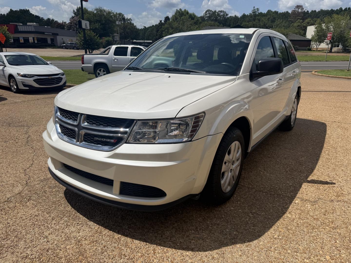 2015 WHITE DODGE JOURNEY SE (3C4PDCAB1FT) , located at 922 W. Beacon St., Philadelphia, MS, 39350, (601) 650-3675, 32.770447, -89.127151- Photo#2