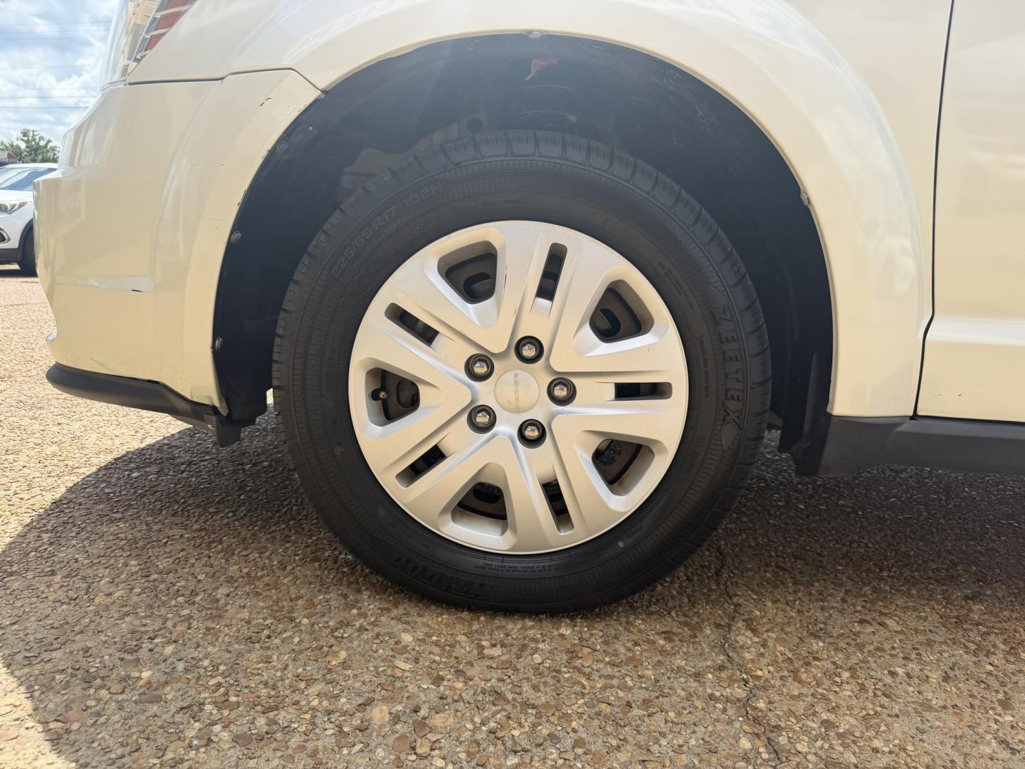 2015 WHITE DODGE JOURNEY SE (3C4PDCAB1FT) , located at 922 W. Beacon St., Philadelphia, MS, 39350, (601) 650-3675, 32.770447, -89.127151- Photo#7
