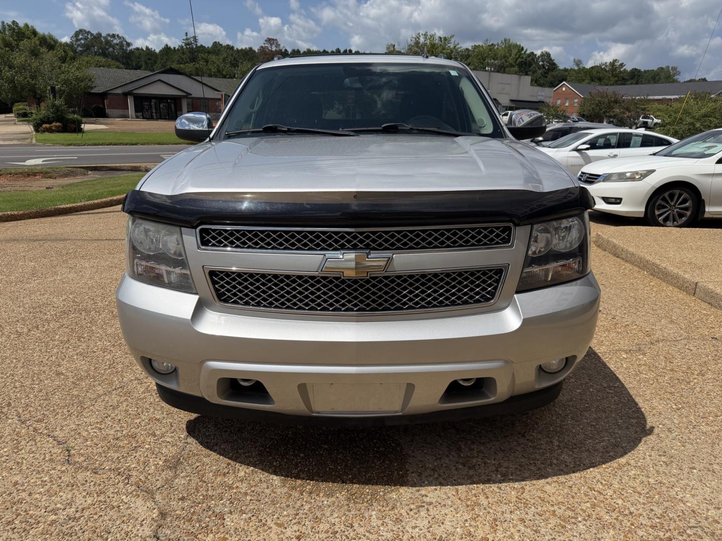 2011 SILVER CHEVROLET AVALANCHE LS (3GNMCEE08BG) , located at 922 W. Beacon St., Philadelphia, MS, 39350, (601) 650-3675, 32.770447, -89.127151- Photo#1