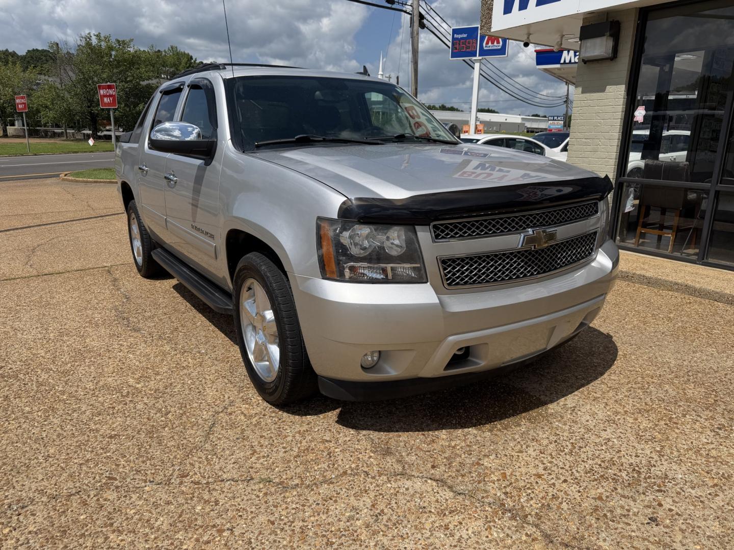 2011 SILVER CHEVROLET AVALANCHE LS (3GNMCEE08BG) , located at 922 W. Beacon St., Philadelphia, MS, 39350, (601) 650-3675, 32.770447, -89.127151- Photo#0