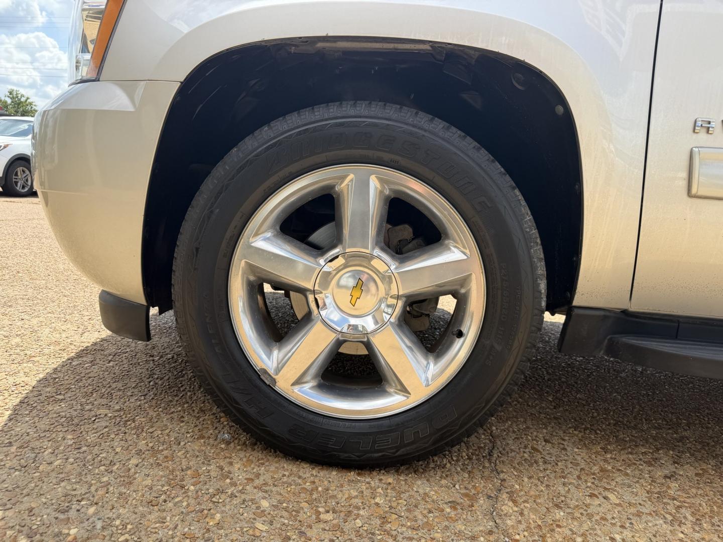 2011 SILVER CHEVROLET AVALANCHE LS (3GNMCEE08BG) , located at 922 W. Beacon St., Philadelphia, MS, 39350, (601) 650-3675, 32.770447, -89.127151- Photo#7