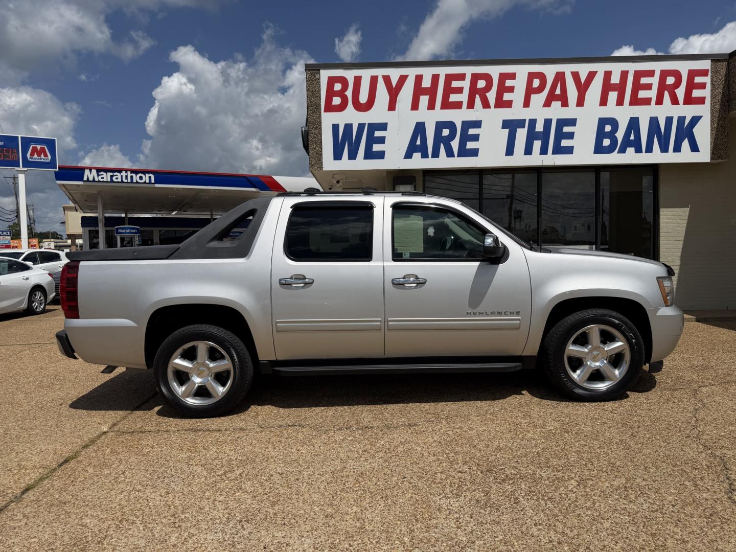 2011 SILVER CHEVROLET AVALANCHE LS (3GNMCEE08BG) , located at 922 W. Beacon St., Philadelphia, MS, 39350, (601) 650-3675, 32.770447, -89.127151- Photo#6