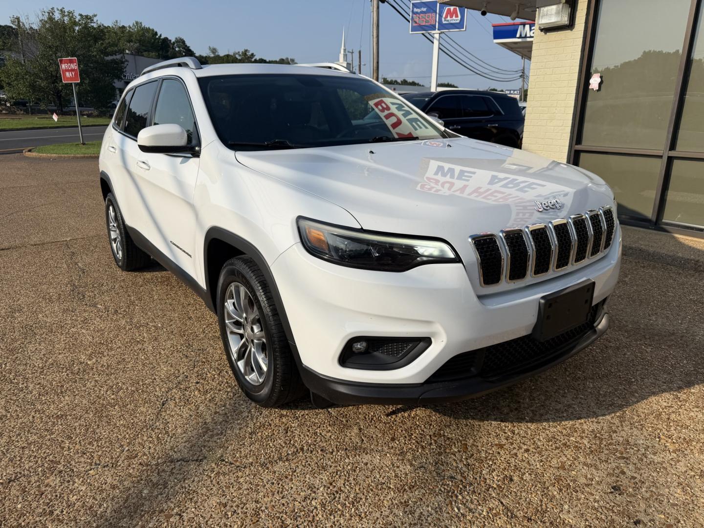 2019 WHITE JEEP CHEROKEE LATITUDE PL (1C4PJLLX3KD) , located at 922 W. Beacon St., Philadelphia, MS, 39350, (601) 650-3675, 32.770447, -89.127151- Photo#0