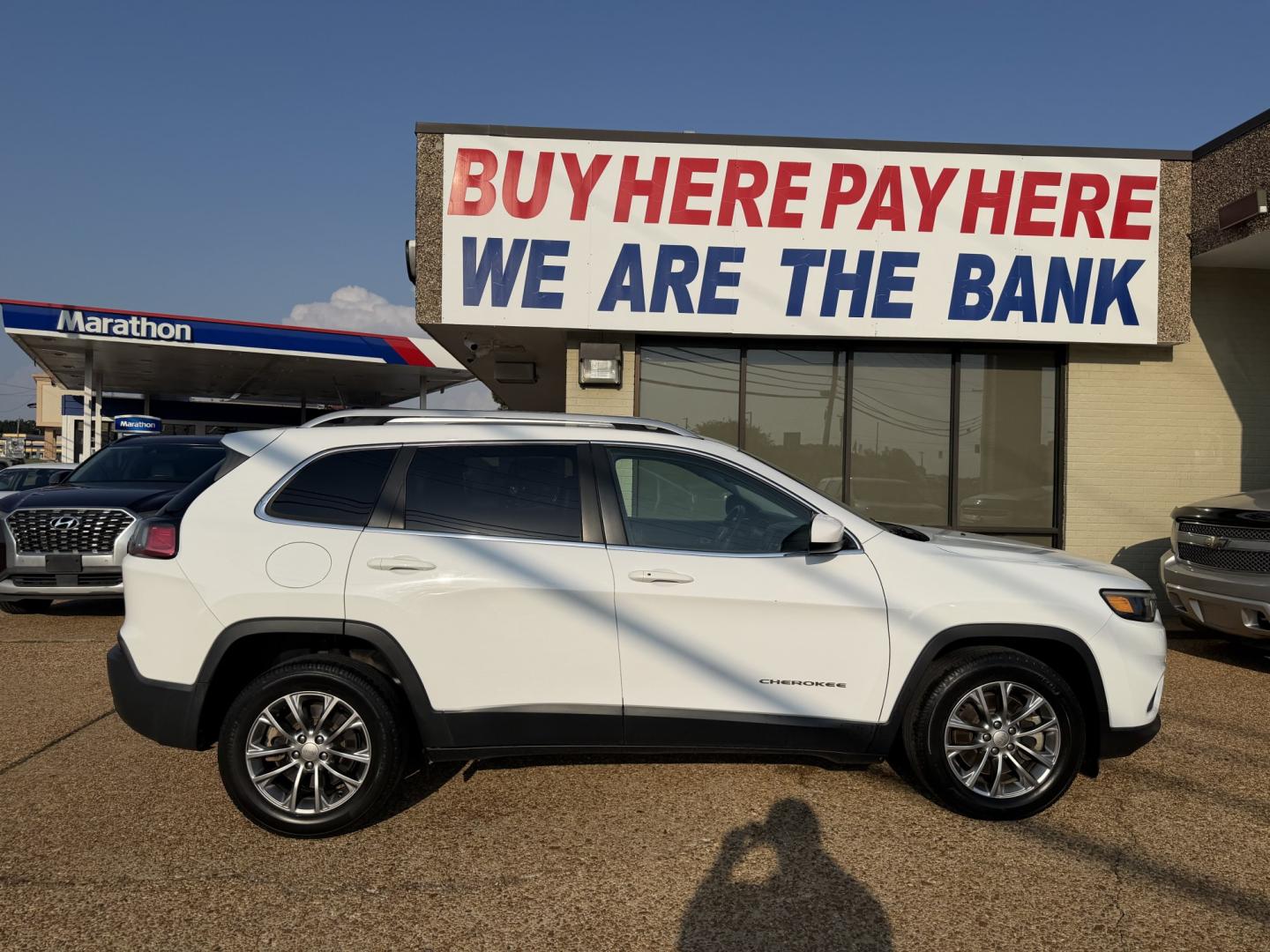 2019 WHITE JEEP CHEROKEE LATITUDE PL (1C4PJLLX3KD) , located at 922 W. Beacon St., Philadelphia, MS, 39350, (601) 650-3675, 32.770447, -89.127151- Photo#4