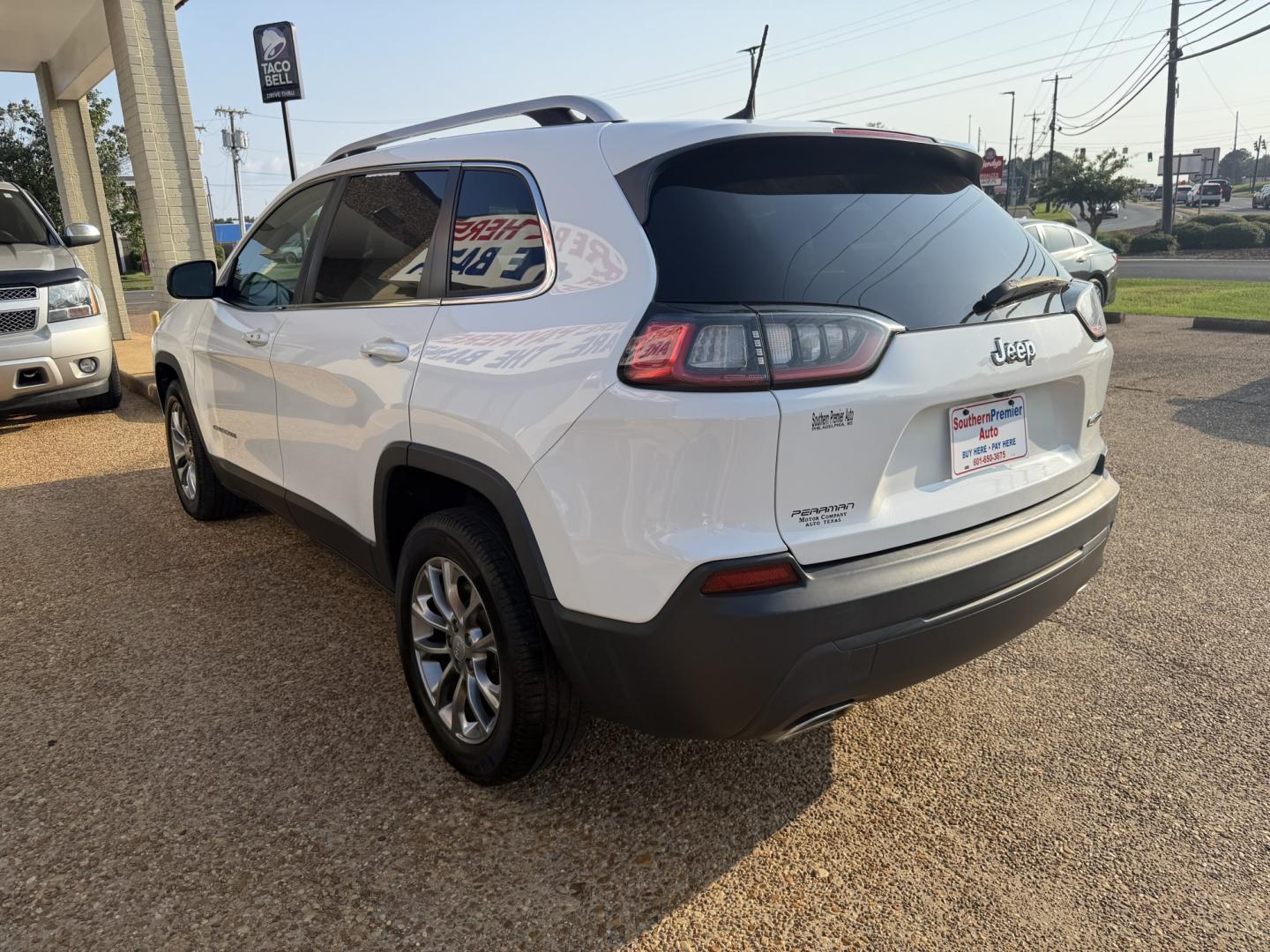 2019 WHITE JEEP CHEROKEE LATITUDE PL (1C4PJLLX3KD) , located at 922 W. Beacon St., Philadelphia, MS, 39350, (601) 650-3675, 32.770447, -89.127151- Photo#3