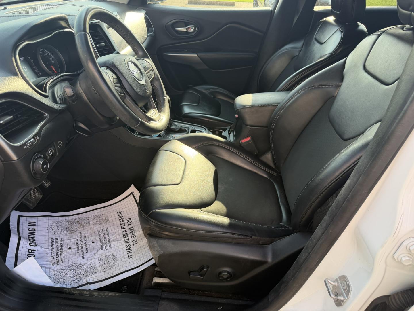 2019 WHITE JEEP CHEROKEE LATITUDE PL (1C4PJLLX3KD) , located at 922 W. Beacon St., Philadelphia, MS, 39350, (601) 650-3675, 32.770447, -89.127151- Photo#8