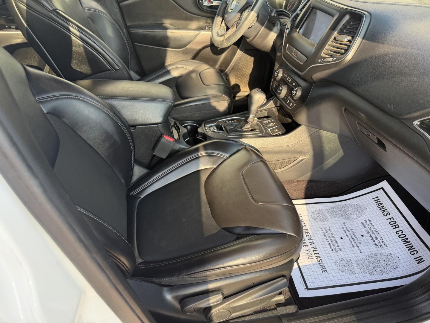 2019 WHITE JEEP CHEROKEE LATITUDE PL (1C4PJLLX3KD) , located at 922 W. Beacon St., Philadelphia, MS, 39350, (601) 650-3675, 32.770447, -89.127151- Photo#17
