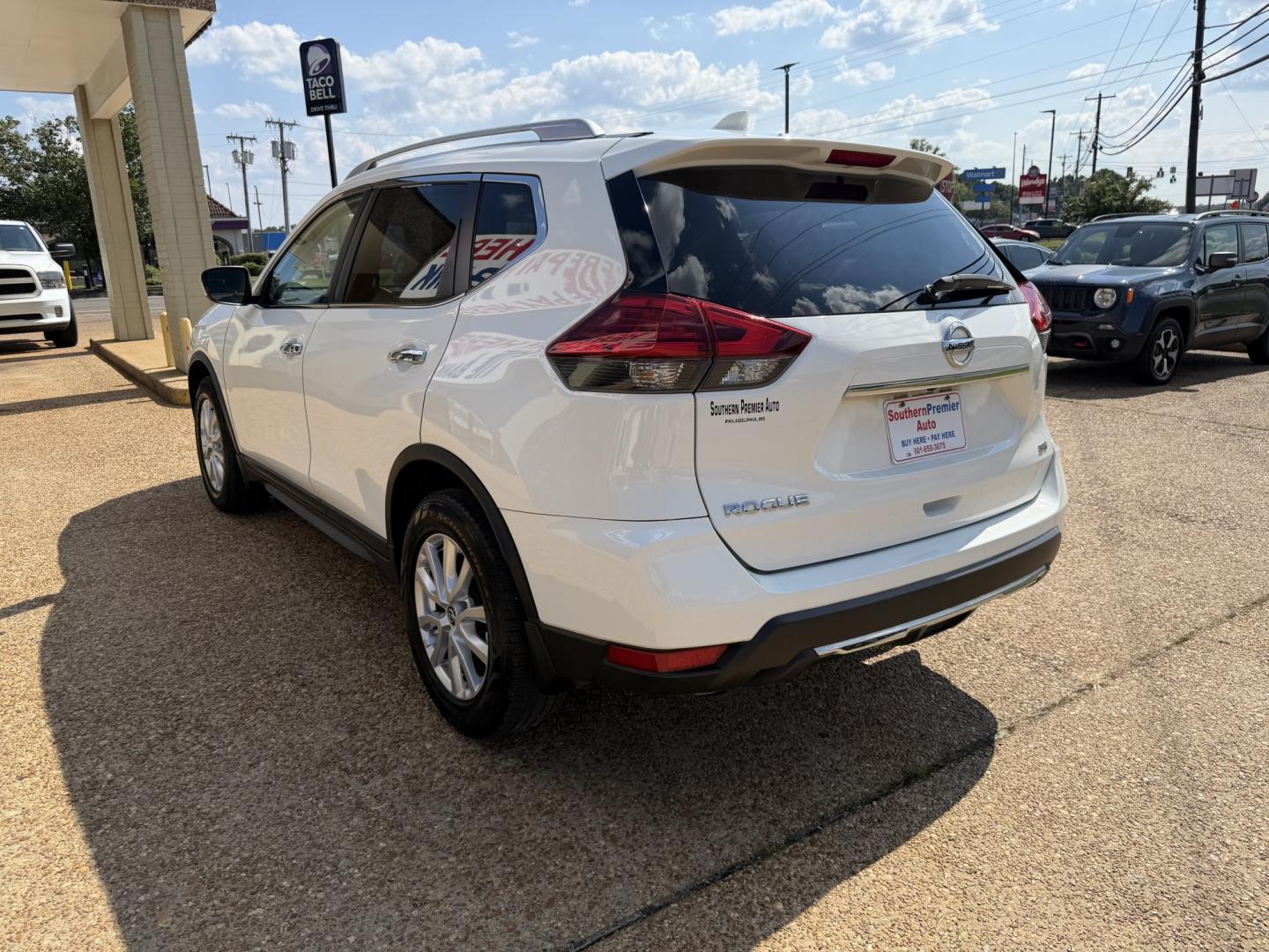 2017 WHITE NISSAN ROGUE SV (JN8AT2MT9HW) , located at 922 W. Beacon St., Philadelphia, MS, 39350, (601) 650-3675, 32.770447, -89.127151- Photo#3