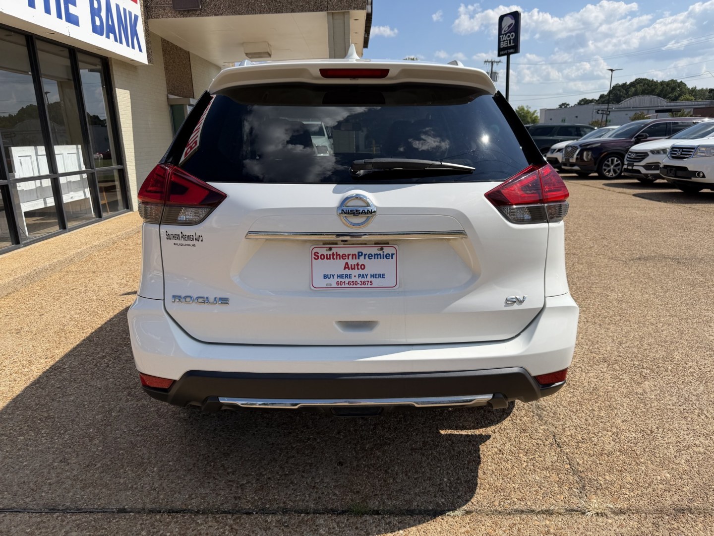 2017 WHITE NISSAN ROGUE SV (JN8AT2MT9HW) , located at 922 W. Beacon St., Philadelphia, MS, 39350, (601) 650-3675, 32.770447, -89.127151- Photo#4
