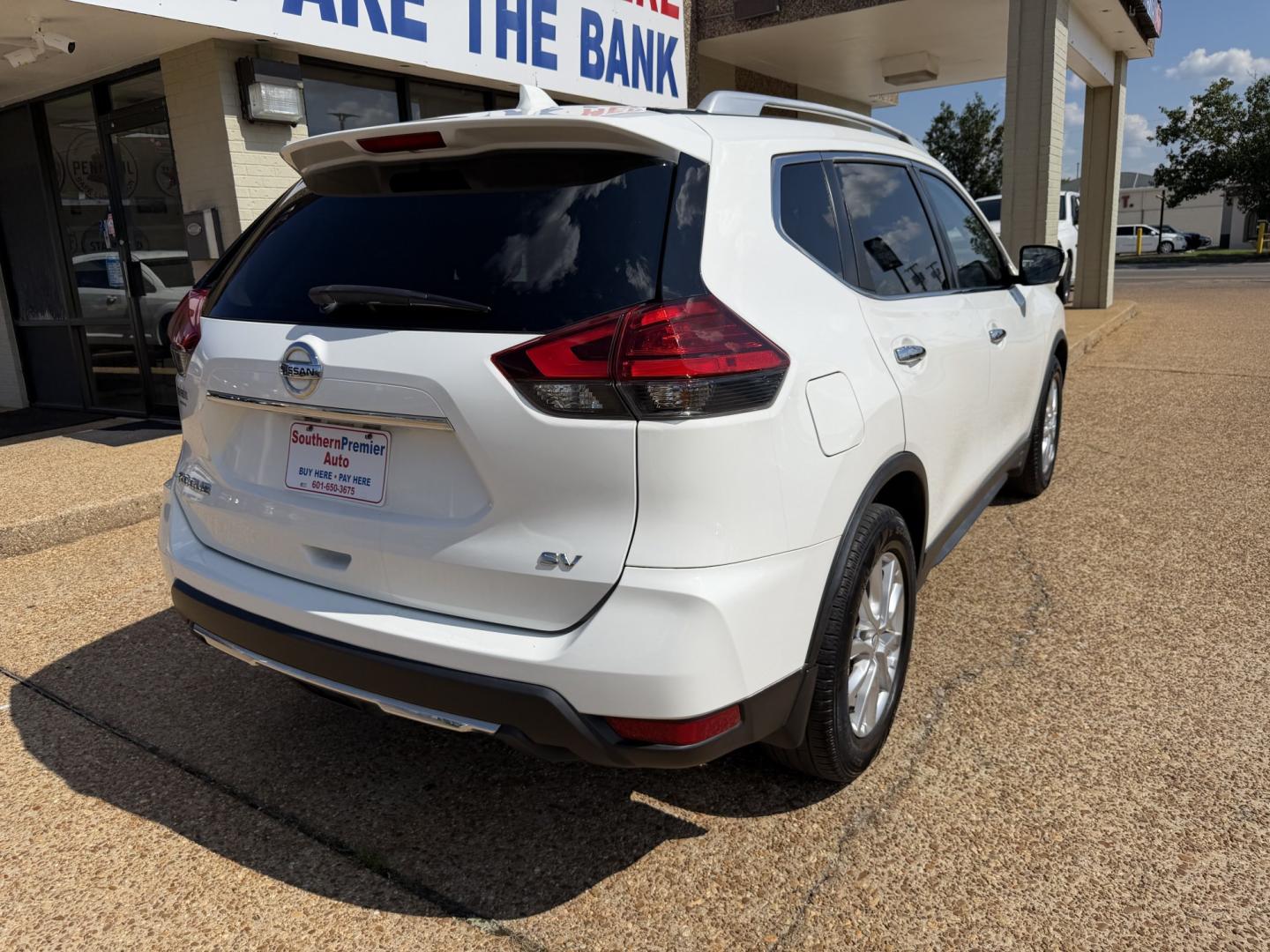 2017 WHITE NISSAN ROGUE SV (JN8AT2MT9HW) , located at 922 W. Beacon St., Philadelphia, MS, 39350, (601) 650-3675, 32.770447, -89.127151- Photo#5