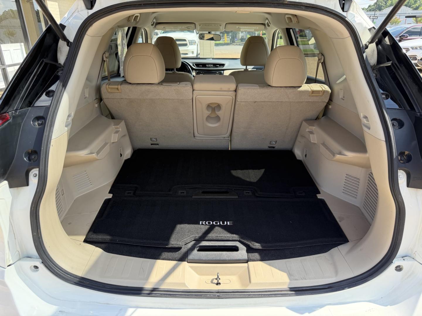 2017 WHITE NISSAN ROGUE SV (JN8AT2MT9HW) , located at 922 W. Beacon St., Philadelphia, MS, 39350, (601) 650-3675, 32.770447, -89.127151- Photo#19