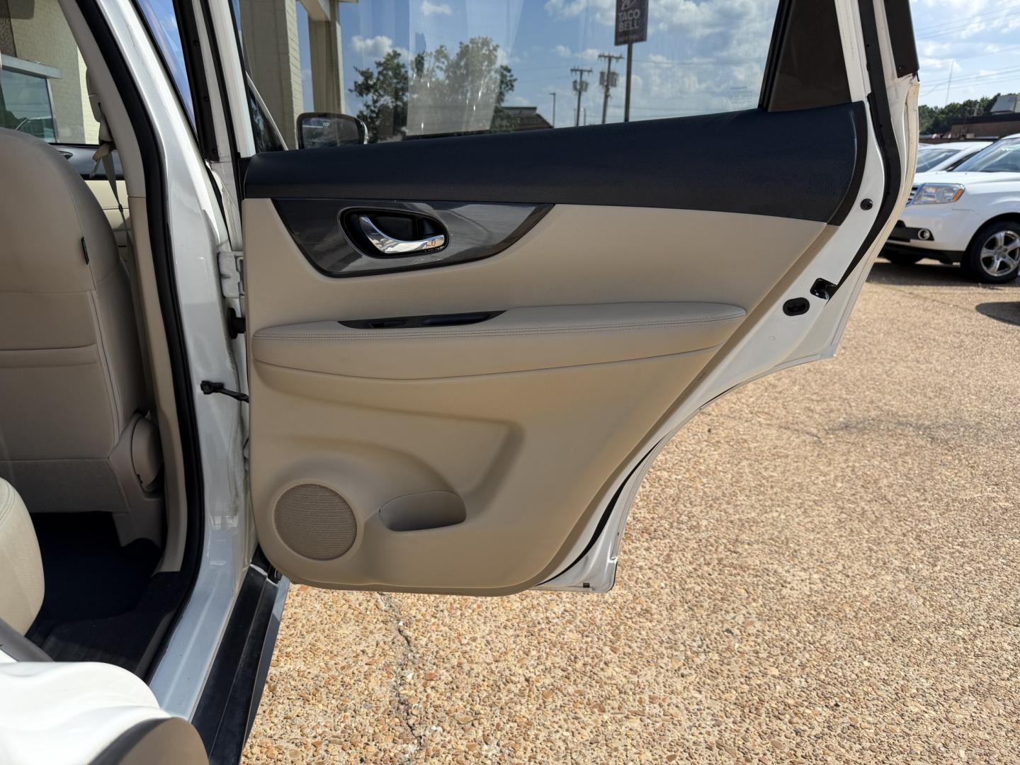2017 WHITE NISSAN ROGUE SV (JN8AT2MT9HW) , located at 922 W. Beacon St., Philadelphia, MS, 39350, (601) 650-3675, 32.770447, -89.127151- Photo#15
