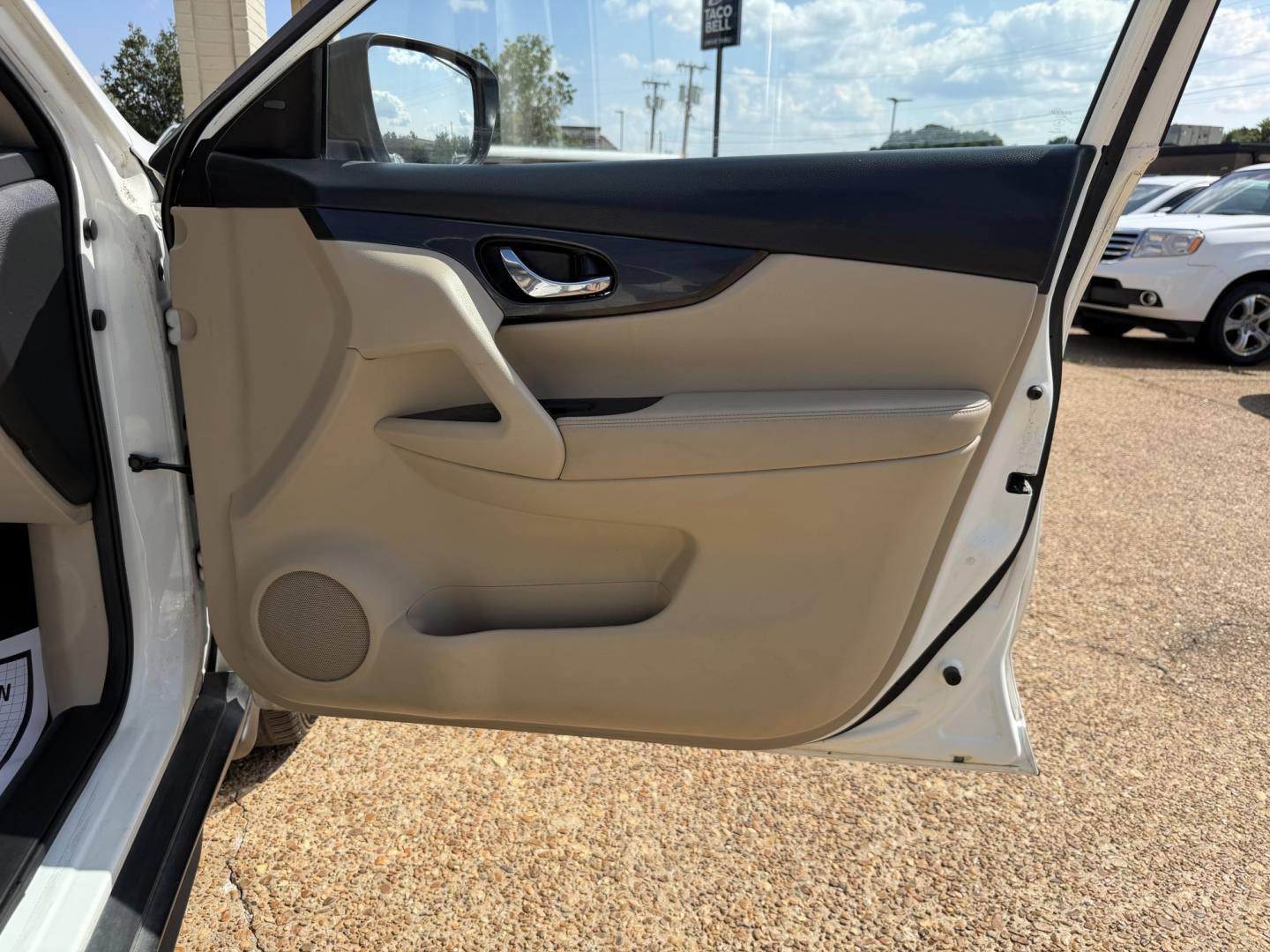 2017 WHITE NISSAN ROGUE SV (JN8AT2MT9HW) , located at 922 W. Beacon St., Philadelphia, MS, 39350, (601) 650-3675, 32.770447, -89.127151- Photo#11
