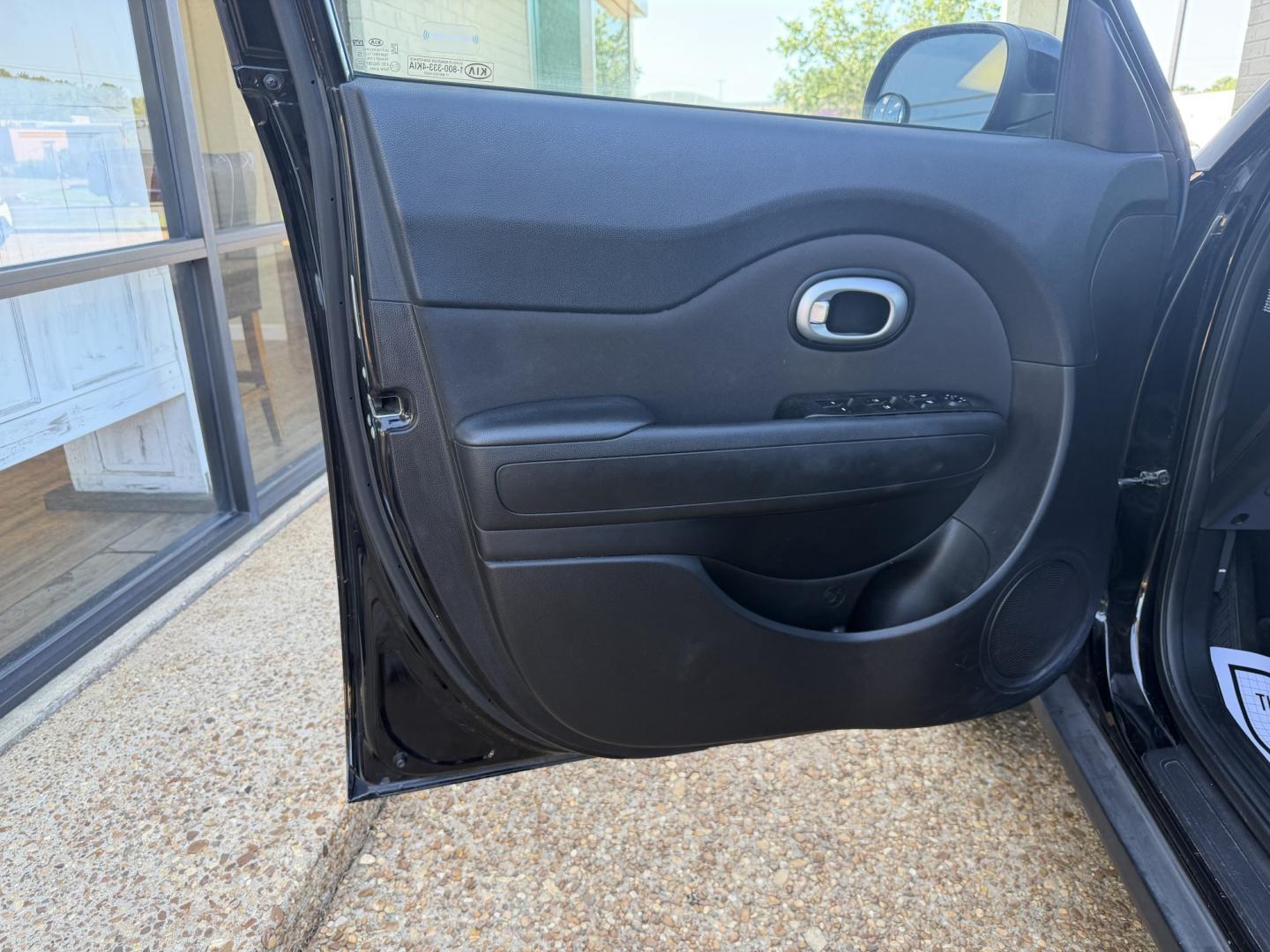 2014 BLACK KIA SOUL BASE (KNDJN2A27E7) , located at 922 W. Beacon St., Philadelphia, MS, 39350, (601) 650-3675, 32.770447, -89.127151- Photo#8