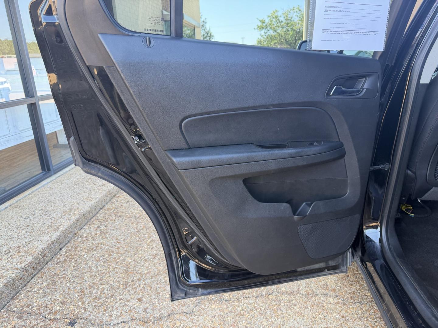2015 BLACK CHEVROLET EQUINOX 1LT (2GNALBEK1F6) , located at 922 W. Beacon St., Philadelphia, MS, 39350, (601) 650-3675, 32.770447, -89.127151- Photo#12
