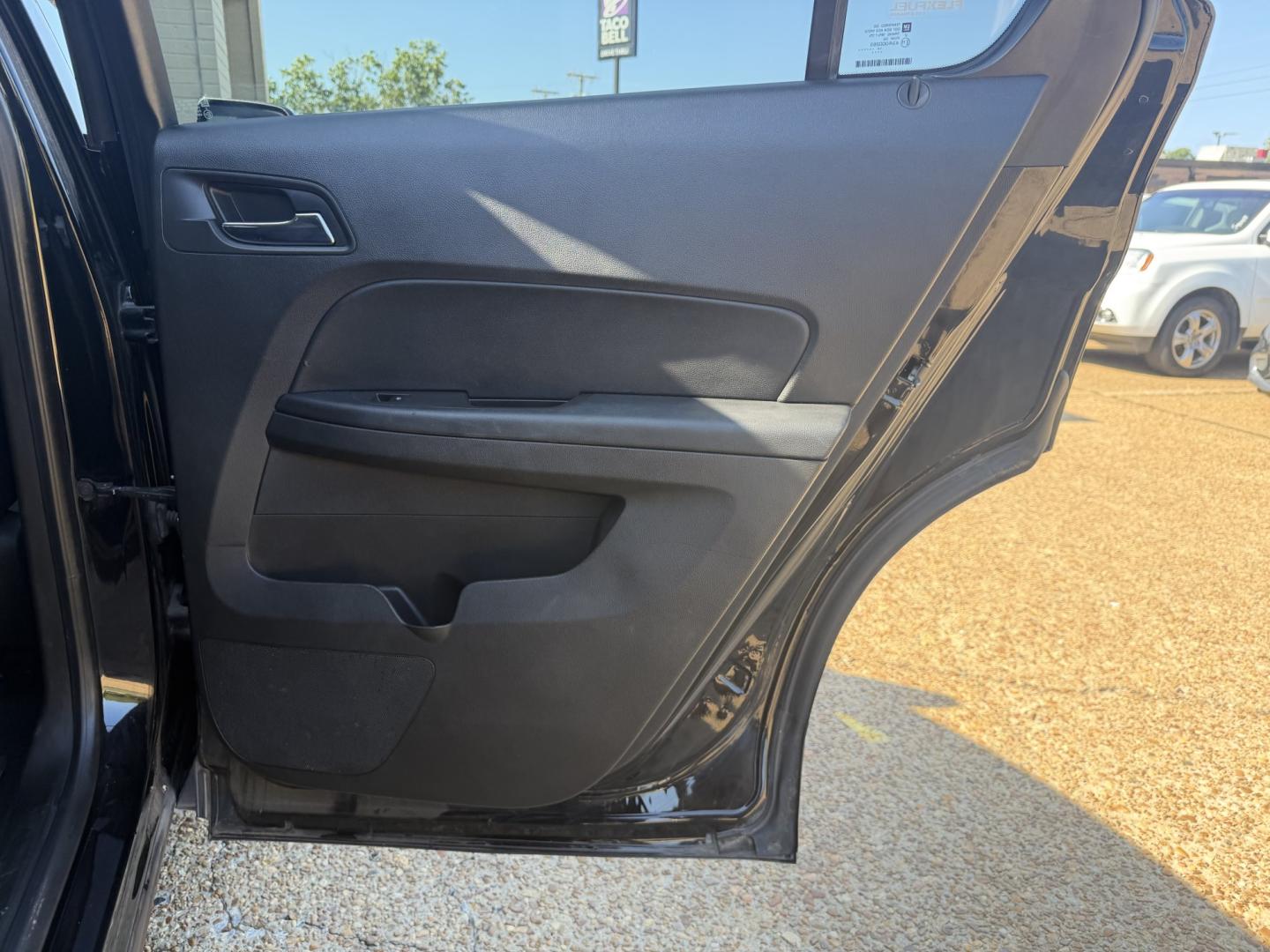 2015 BLACK CHEVROLET EQUINOX 1LT (2GNALBEK1F6) , located at 922 W. Beacon St., Philadelphia, MS, 39350, (601) 650-3675, 32.770447, -89.127151- Photo#15