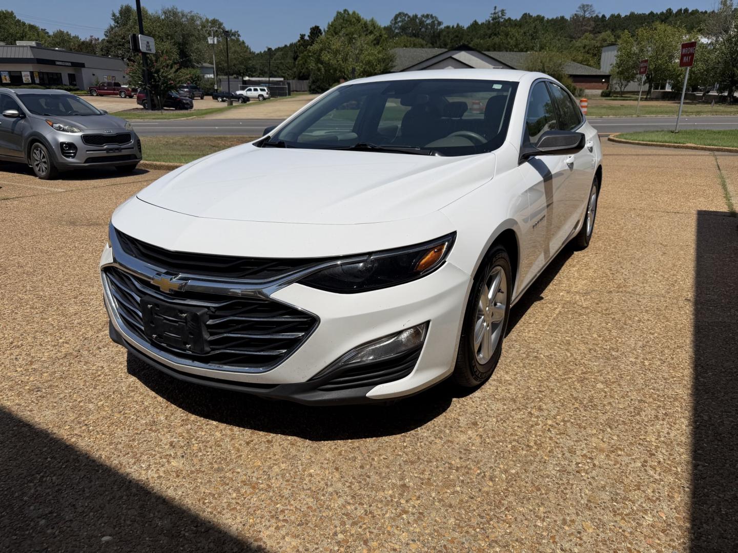 2023 WHITE CHEVROLET MALIBU LS (1FL) (1G1ZC5ST7PF) , located at 922 W. Beacon St., Philadelphia, MS, 39350, (601) 650-3675, 32.770447, -89.127151- Photo#2