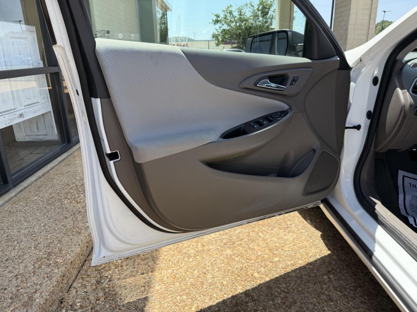 2023 WHITE CHEVROLET MALIBU LS (1FL) (1G1ZC5ST7PF) , located at 922 W. Beacon St., Philadelphia, MS, 39350, (601) 650-3675, 32.770447, -89.127151- Photo#8