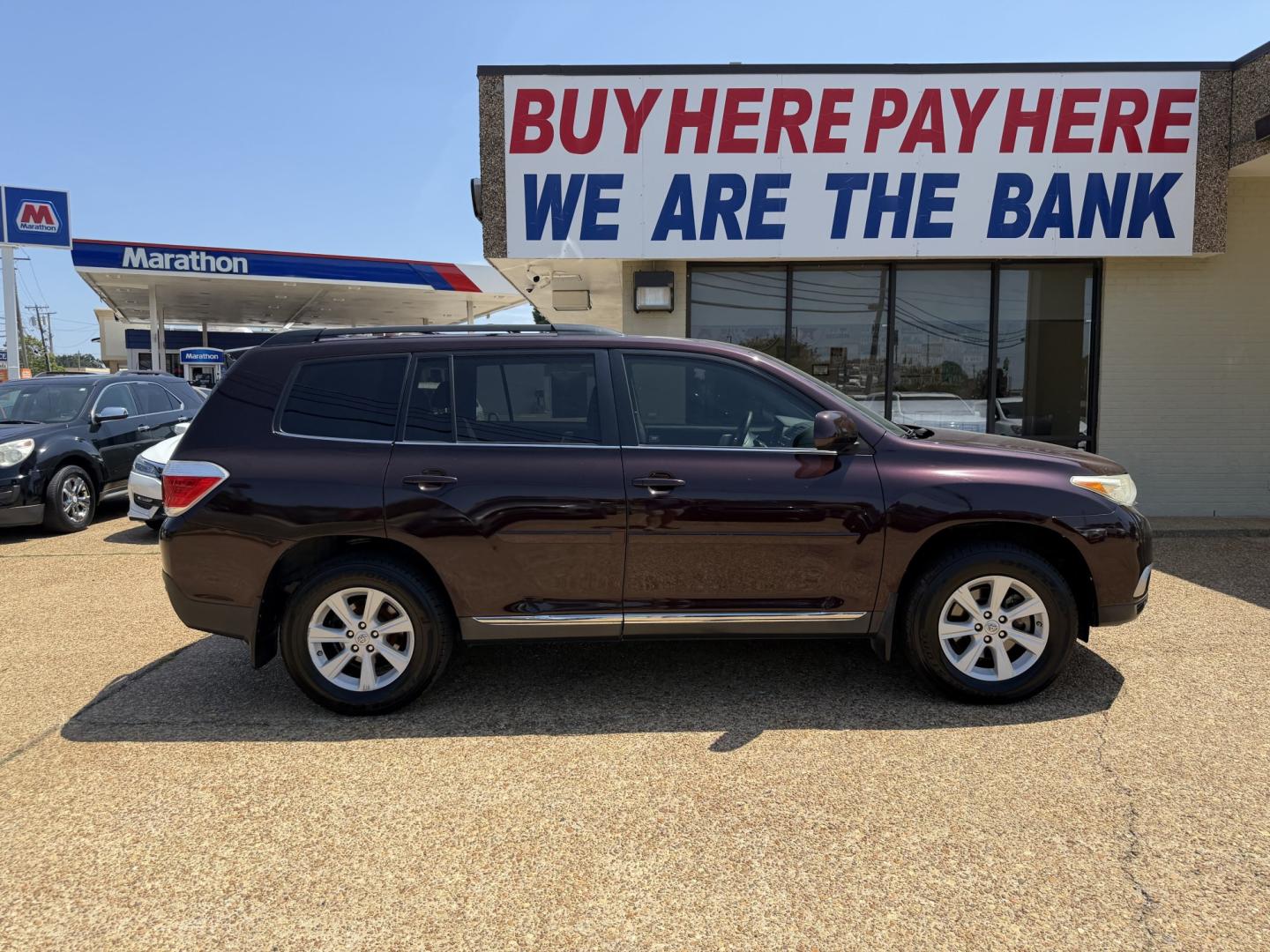2013 BURGANDY TOYOTA HIGHLANDER SE (5TDZK3EH1DS) , located at 922 W. Beacon St., Philadelphia, MS, 39350, (601) 650-3675, 32.770447, -89.127151- Photo#6