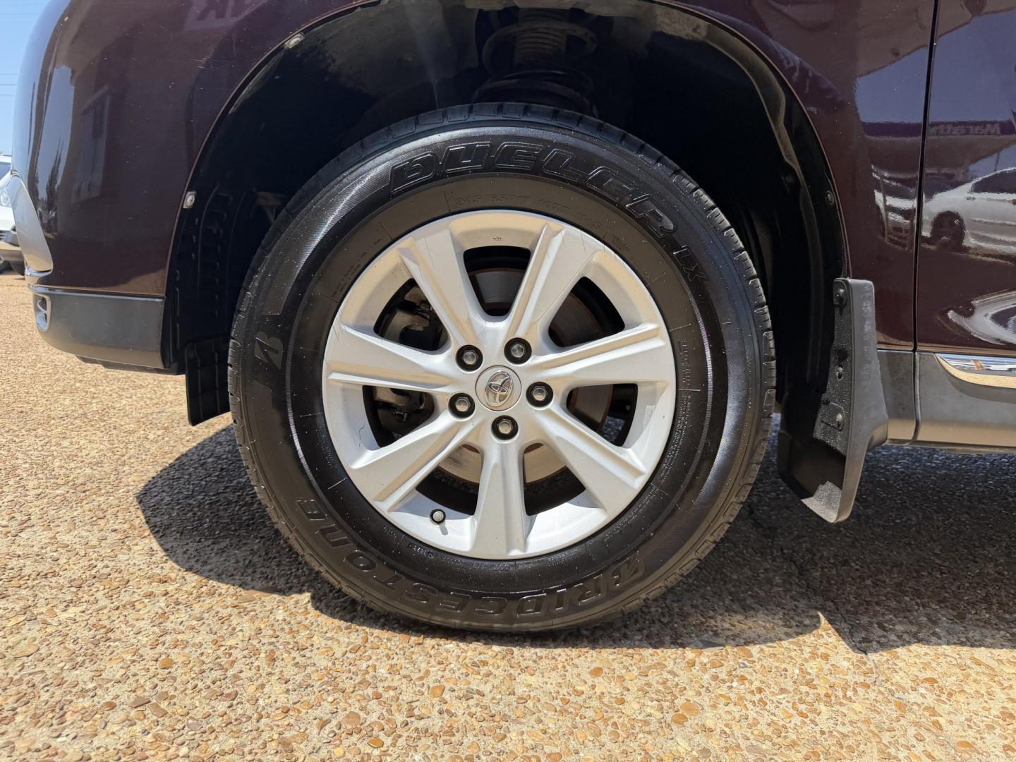 2013 BURGANDY TOYOTA HIGHLANDER SE (5TDZK3EH1DS) , located at 922 W. Beacon St., Philadelphia, MS, 39350, (601) 650-3675, 32.770447, -89.127151- Photo#7