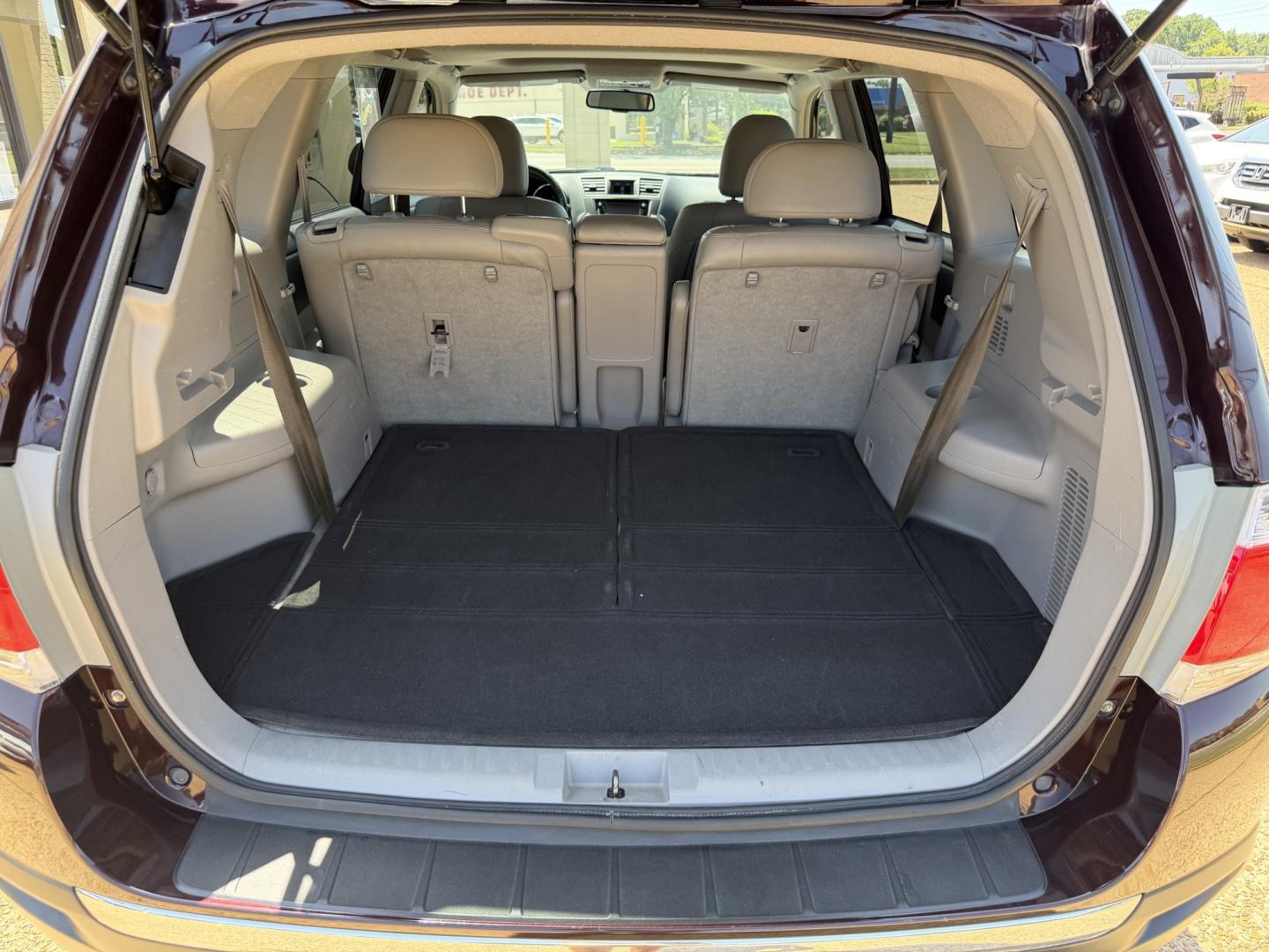 2013 BURGANDY TOYOTA HIGHLANDER SE (5TDZK3EH1DS) , located at 922 W. Beacon St., Philadelphia, MS, 39350, (601) 650-3675, 32.770447, -89.127151- Photo#19