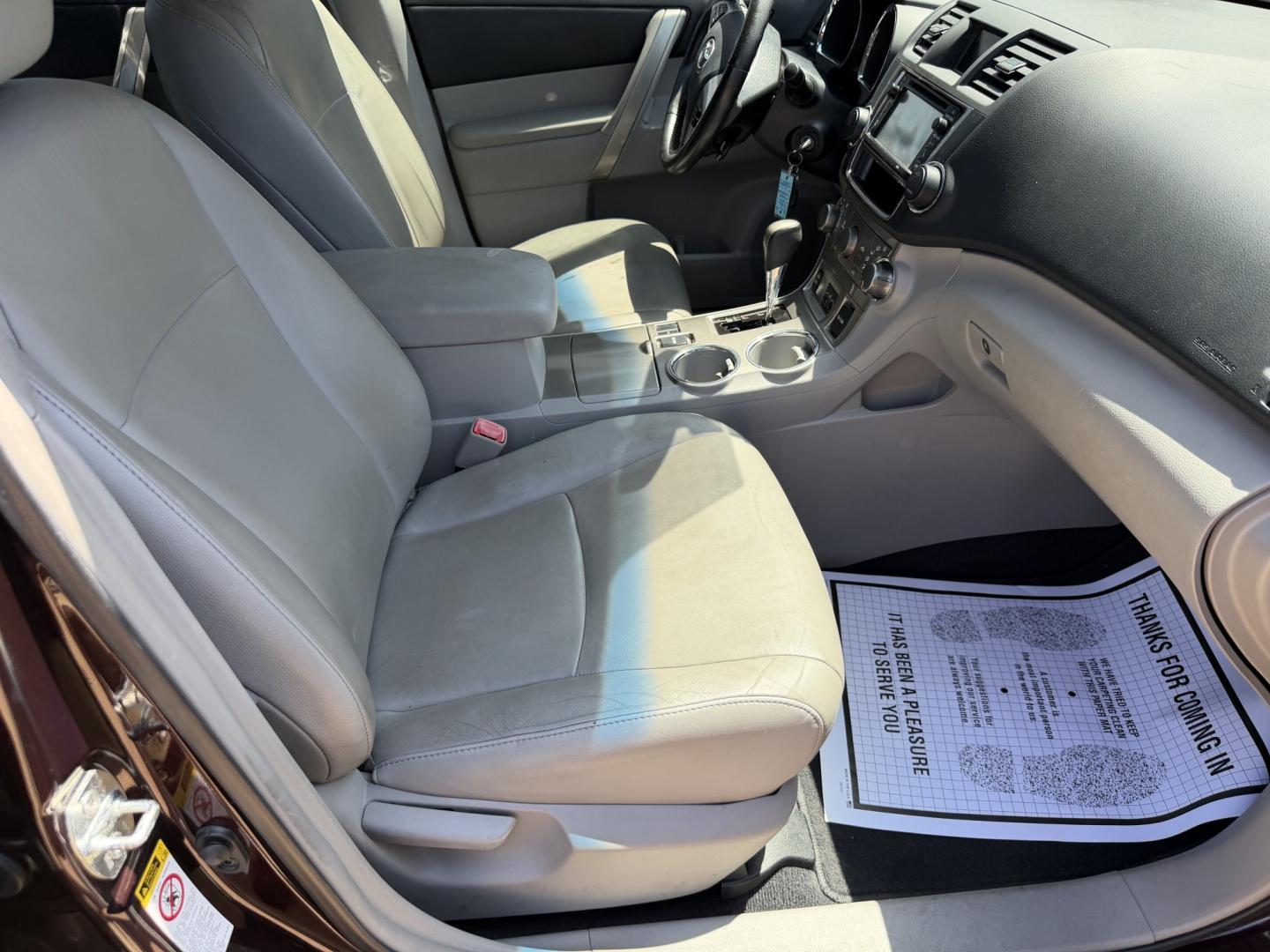 2013 BURGANDY TOYOTA HIGHLANDER SE (5TDZK3EH1DS) , located at 922 W. Beacon St., Philadelphia, MS, 39350, (601) 650-3675, 32.770447, -89.127151- Photo#10