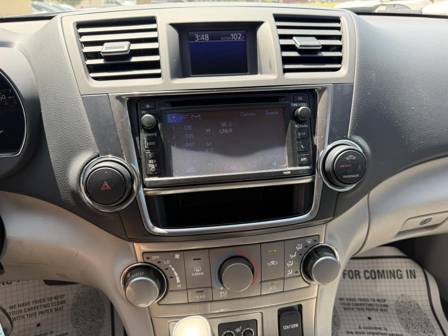 2013 BURGANDY TOYOTA HIGHLANDER SE (5TDZK3EH1DS) , located at 922 W. Beacon St., Philadelphia, MS, 39350, (601) 650-3675, 32.770447, -89.127151- Photo#17