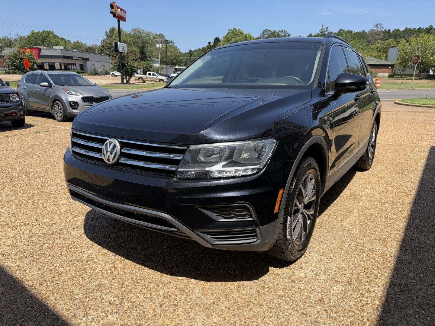 2020 BLACK VOLKSWAGEN TIGUAN SE (3VV3B7AXXLM) , located at 922 W. Beacon St., Philadelphia, MS, 39350, (601) 650-3675, 32.770447, -89.127151- Photo#2