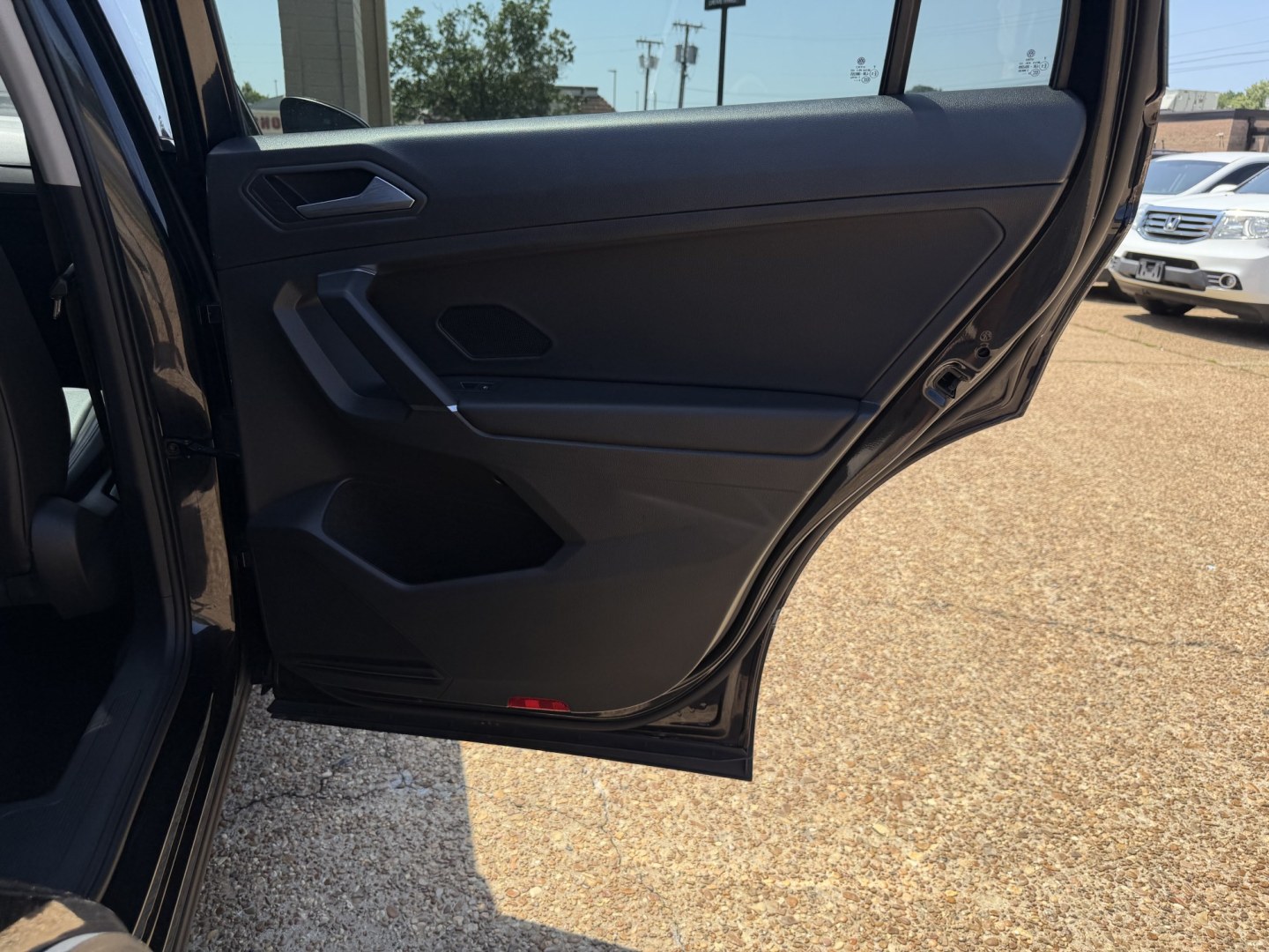 2020 BLACK VOLKSWAGEN TIGUAN SE (3VV3B7AXXLM) , located at 922 W. Beacon St., Philadelphia, MS, 39350, (601) 650-3675, 32.770447, -89.127151- Photo#15