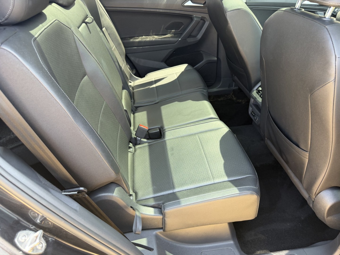 2020 BLACK VOLKSWAGEN TIGUAN SE (3VV3B7AXXLM) , located at 922 W. Beacon St., Philadelphia, MS, 39350, (601) 650-3675, 32.770447, -89.127151- Photo#14