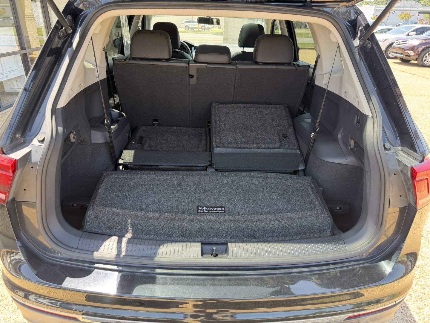 2020 BLACK VOLKSWAGEN TIGUAN SE (3VV3B7AXXLM) , located at 922 W. Beacon St., Philadelphia, MS, 39350, (601) 650-3675, 32.770447, -89.127151- Photo#18
