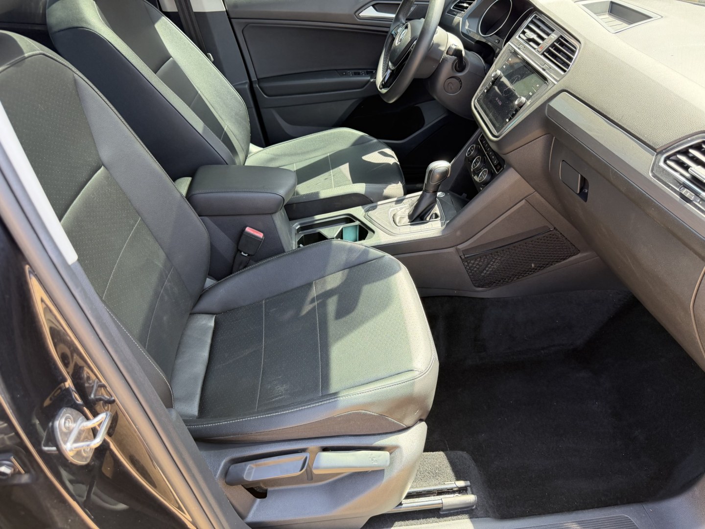 2020 BLACK VOLKSWAGEN TIGUAN SE (3VV3B7AXXLM) , located at 922 W. Beacon St., Philadelphia, MS, 39350, (601) 650-3675, 32.770447, -89.127151- Photo#10