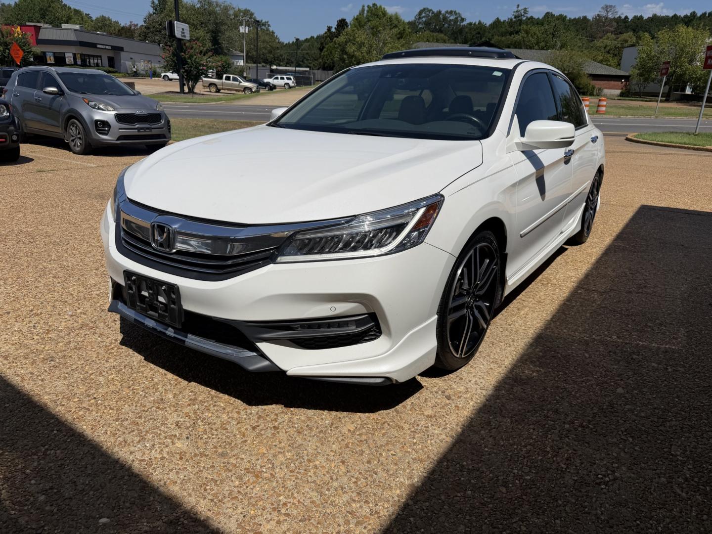 2016 WHITE HONDA ACCORD TOURING (1HGCR3F94GA) , located at 922 W. Beacon St., Philadelphia, MS, 39350, (601) 650-3675, 32.770447, -89.127151- Photo#2