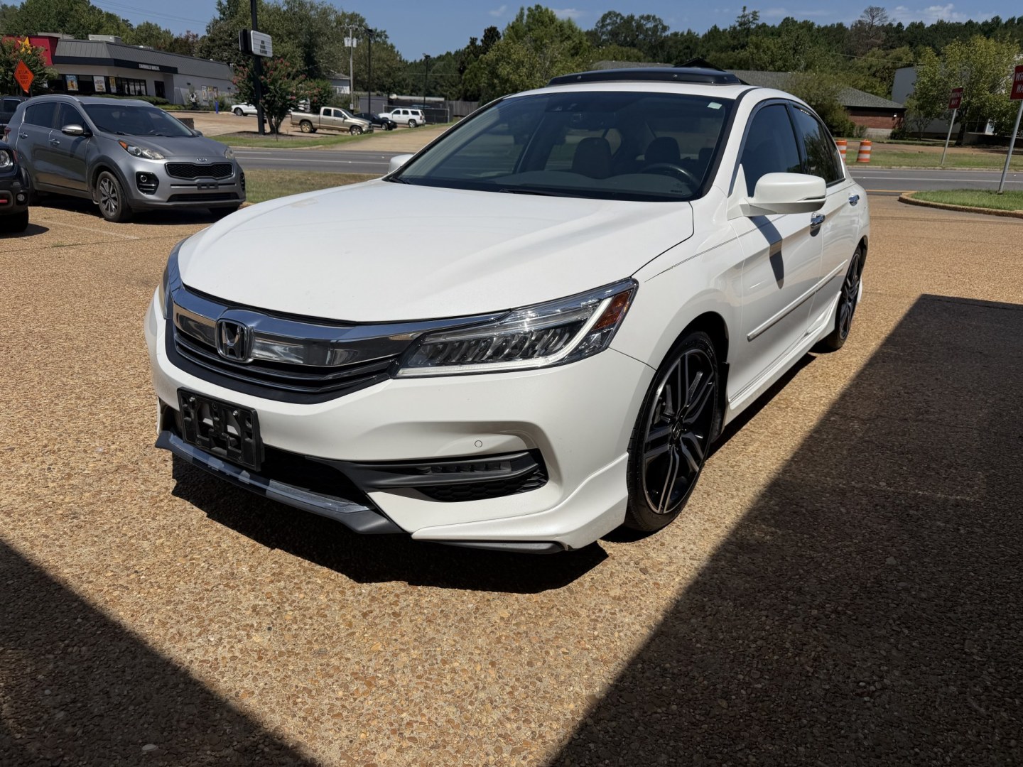 2016 WHITE HONDA ACCORD TOURING (1HGCR3F94GA) , located at 922 W. Beacon St., Philadelphia, MS, 39350, (601) 650-3675, 32.770447, -89.127151- Photo#2