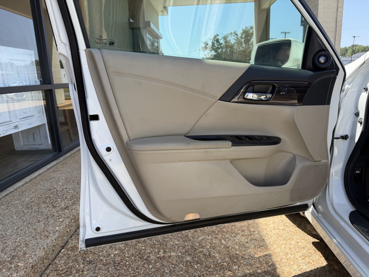2016 WHITE HONDA ACCORD TOURING (1HGCR3F94GA) , located at 922 W. Beacon St., Philadelphia, MS, 39350, (601) 650-3675, 32.770447, -89.127151- Photo#8