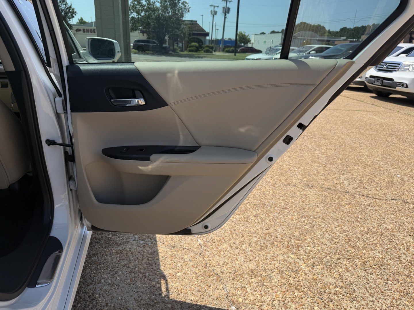 2016 WHITE HONDA ACCORD TOURING (1HGCR3F94GA) , located at 922 W. Beacon St., Philadelphia, MS, 39350, (601) 650-3675, 32.770447, -89.127151- Photo#15