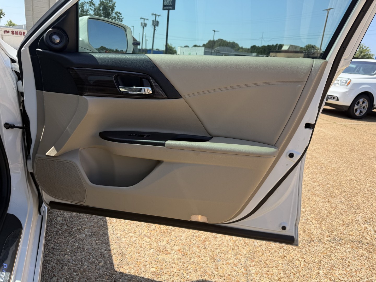 2016 WHITE HONDA ACCORD TOURING (1HGCR3F94GA) , located at 922 W. Beacon St., Philadelphia, MS, 39350, (601) 650-3675, 32.770447, -89.127151- Photo#11