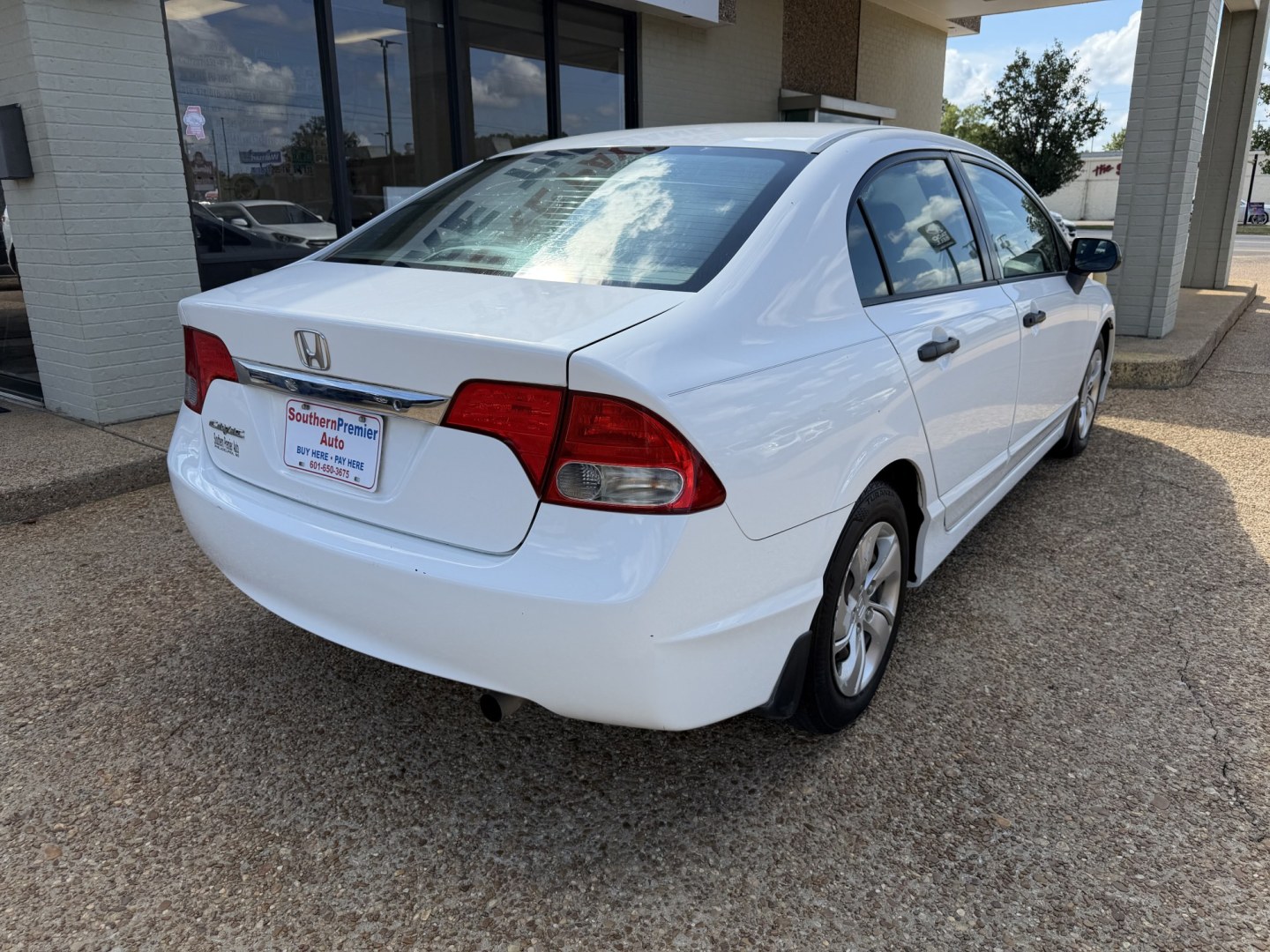 2011 WHITE HONDA CIVIC VP (2HGFA1F3XBH) , located at 922 W. Beacon St., Philadelphia, MS, 39350, (601) 650-3675, 32.770447, -89.127151- Photo#5