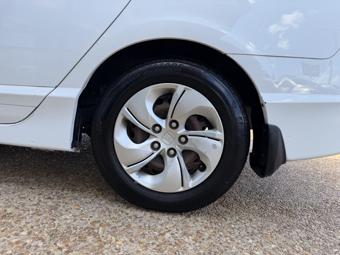 2011 WHITE HONDA CIVIC VP (2HGFA1F3XBH) , located at 922 W. Beacon St., Philadelphia, MS, 39350, (601) 650-3675, 32.770447, -89.127151- Photo#7