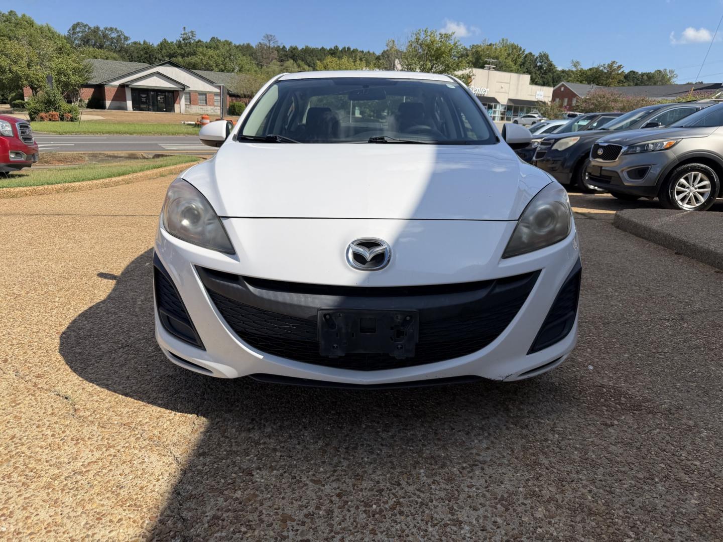 2011 WHITE MAZDA MAZDA3 I SPORT (JM1BL1UF1B1) , located at 922 W. Beacon St., Philadelphia, MS, 39350, (601) 650-3675, 32.770447, -89.127151- Photo#1