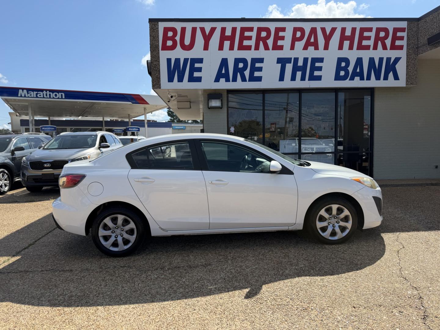 2011 WHITE MAZDA MAZDA3 I SPORT (JM1BL1UF1B1) , located at 922 W. Beacon St., Philadelphia, MS, 39350, (601) 650-3675, 32.770447, -89.127151- Photo#6