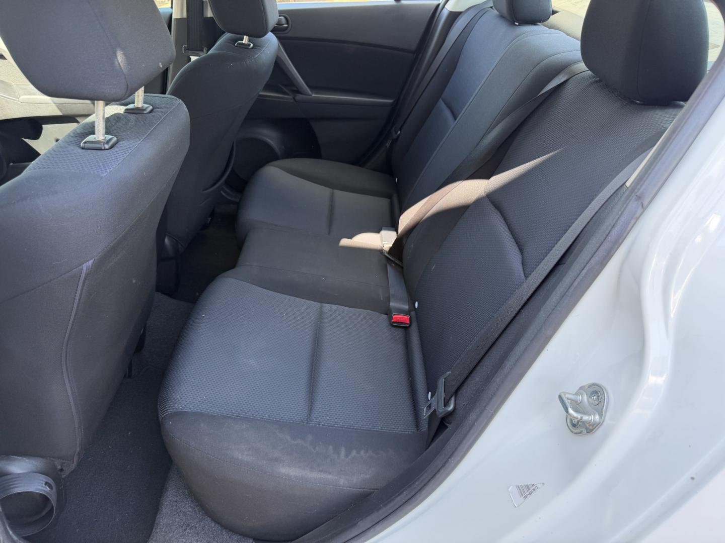 2011 WHITE MAZDA MAZDA3 I SPORT (JM1BL1UF1B1) , located at 922 W. Beacon St., Philadelphia, MS, 39350, (601) 650-3675, 32.770447, -89.127151- Photo#13