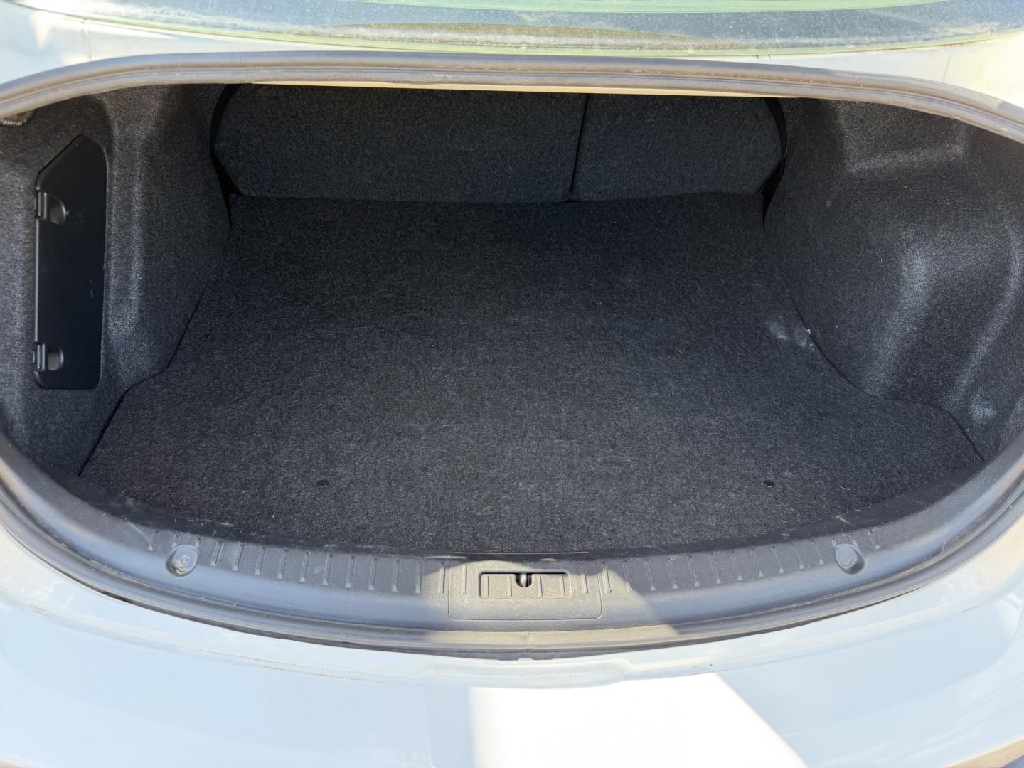 2011 WHITE MAZDA MAZDA3 I SPORT (JM1BL1UF1B1) , located at 922 W. Beacon St., Philadelphia, MS, 39350, (601) 650-3675, 32.770447, -89.127151- Photo#18
